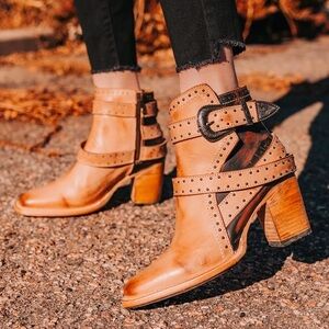 🦅EUC Freebird Patsy Taupe Size 8 (fits like Ike an 8.5/9)🤎